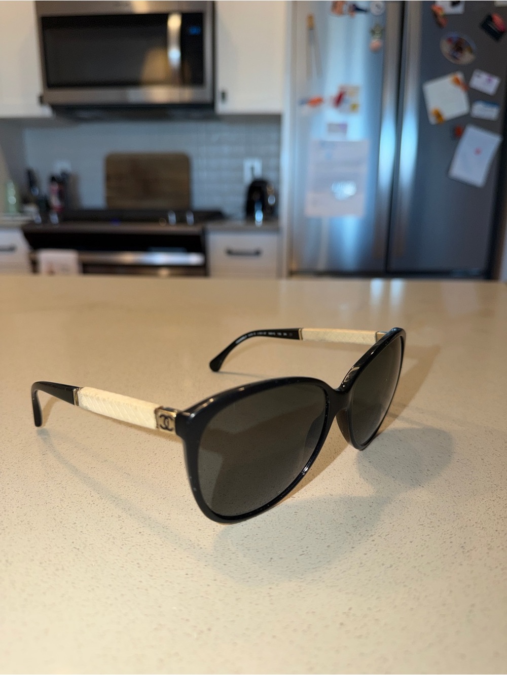CHANEL Black Frame Sunglasses with Beige Textured Temples - Picture 5 of 11